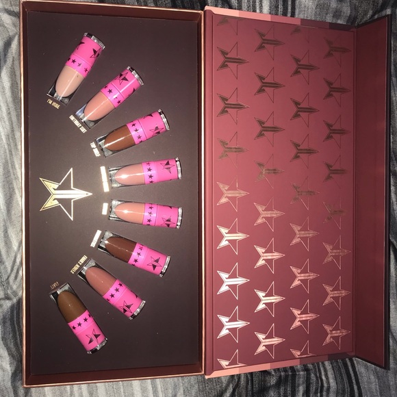 Jeffree star nude set - Picture 2 of 3